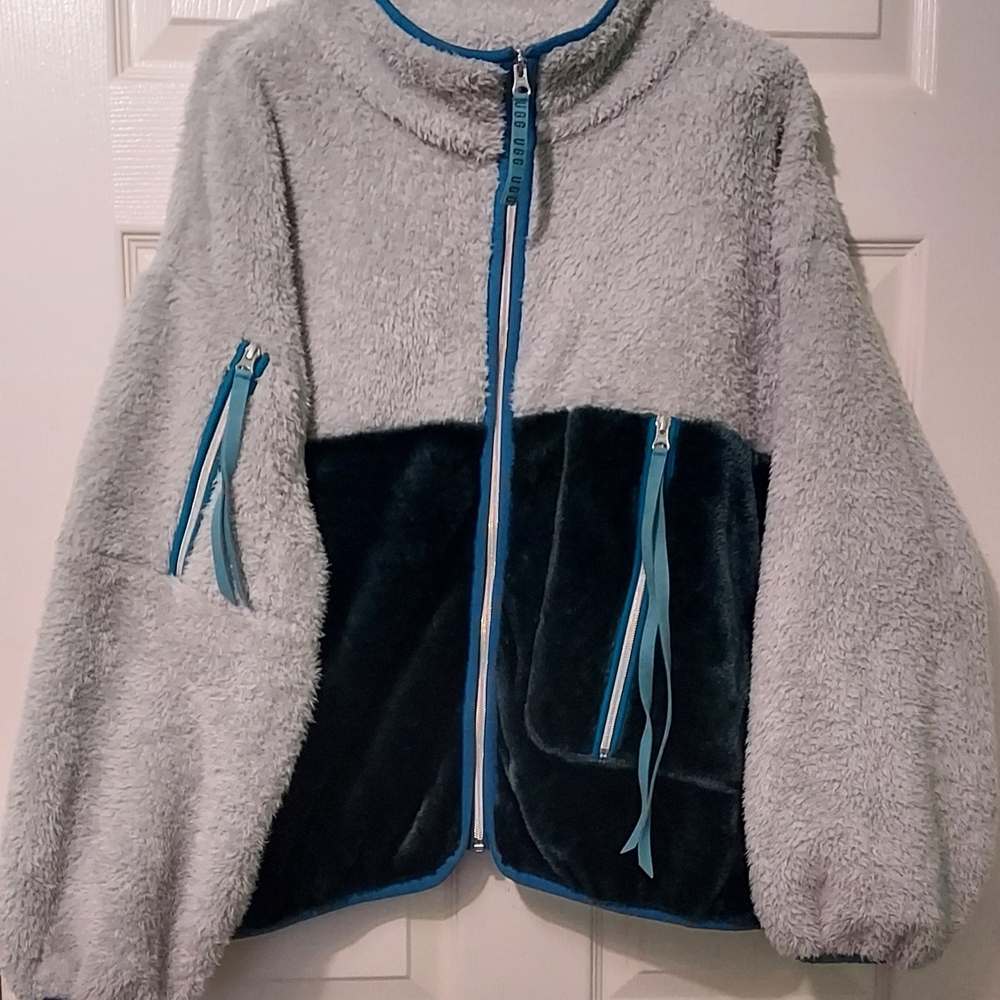 UGG RTW Marlene Sherpa Jacket Women's Size Large Teal and Light Gray Blue Trim